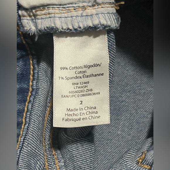 Sofia Jeans by Sofia Vergara Distressed Jean Shorts - Chi - Women’s Sz 2 - Picture 9 of 10